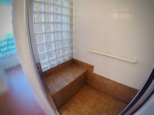 Building Photo - 5444 Claybourne St