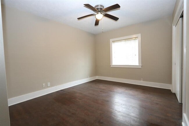 Building Photo - Updated 3 bedroom South Bend, IN Home