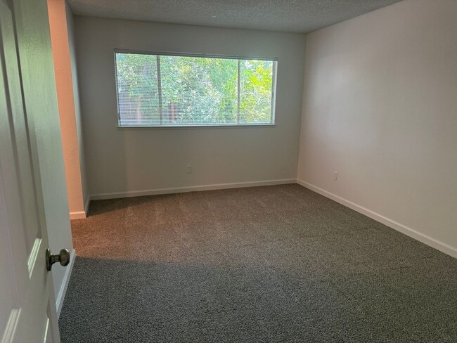 Building Photo - 5953 Moss Creek Cir