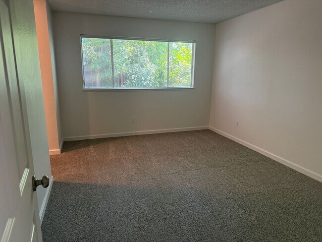Building Photo - Fair Oaks 2bd/2ba Duplex with Garage