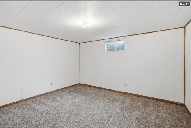 Building Photo - 4 Bed 2 Bath Rancher Original Hardwood Floors Corner lot 2400 Sq/Ft of space