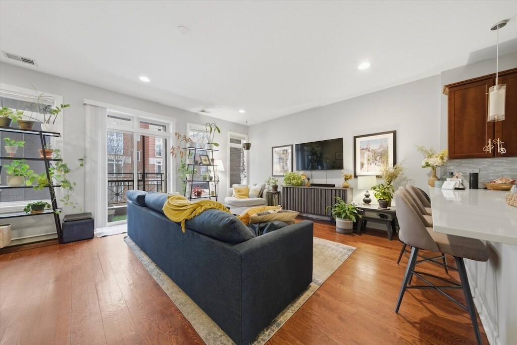 Building Photo - 2114 W Rice St