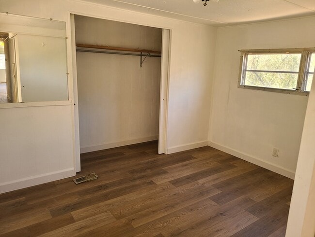Building Photo - $250 OFF 1ST MONTHS RENT! Beautiful Studio...