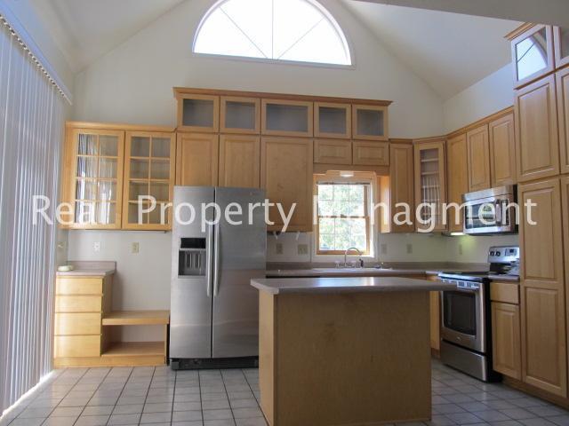 Building Photo - Charming 2 br home plus Loft in Smithfield! Available in July! Pet Friendly!