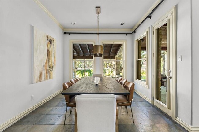 Building Photo - 5902 Saratoga Cove