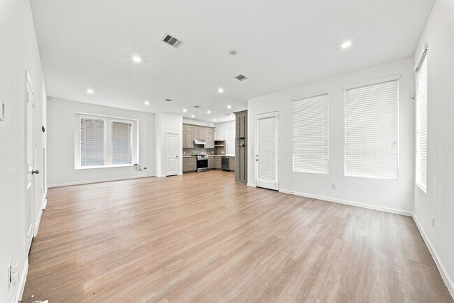 Building Photo - 4926 Chester Lk Ln