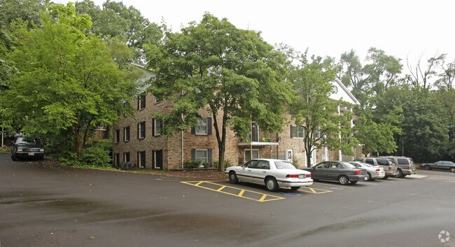 Building Photo - Whitcomb Manor