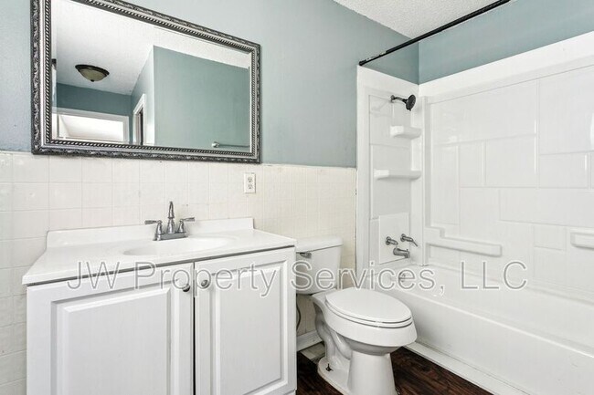 Building Photo - 206 Sunset Dr