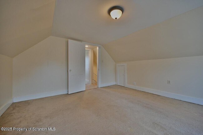 Building Photo - 1025 Ridge Ave