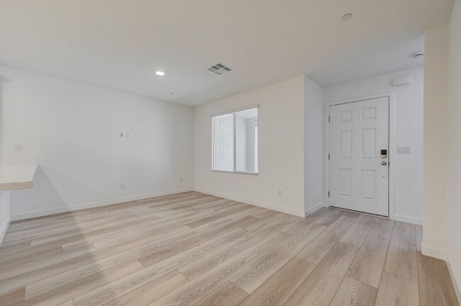 Building Photo - 10772 Paget Ct