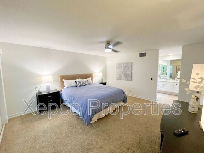 Building Photo - 76675 Sandpiper Dr