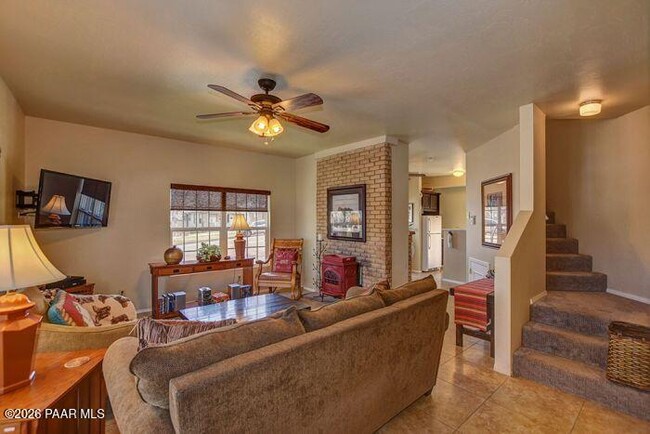 Building Photo - 325 E Union St