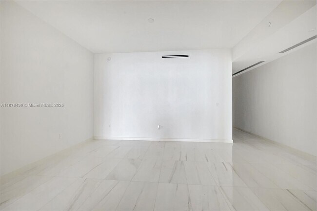 Building Photo - 300 Biscayne Blvd Way