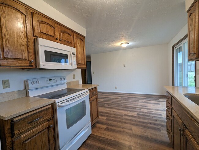 Building Photo - Great 3-Bedroom, 2-Bath Home In A Cul-De-Sac!