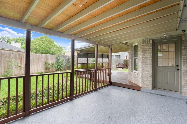 Building Photo - 2113 Rosemary Ln