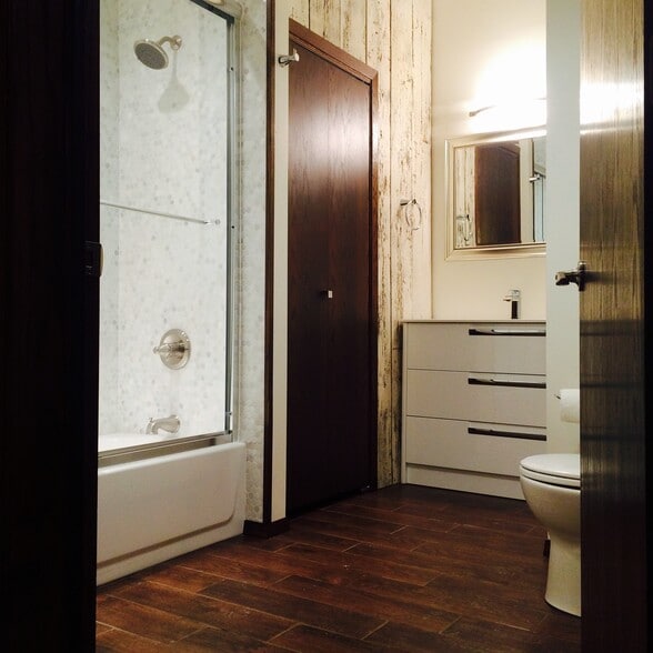 Building Photo - 106 N Main St