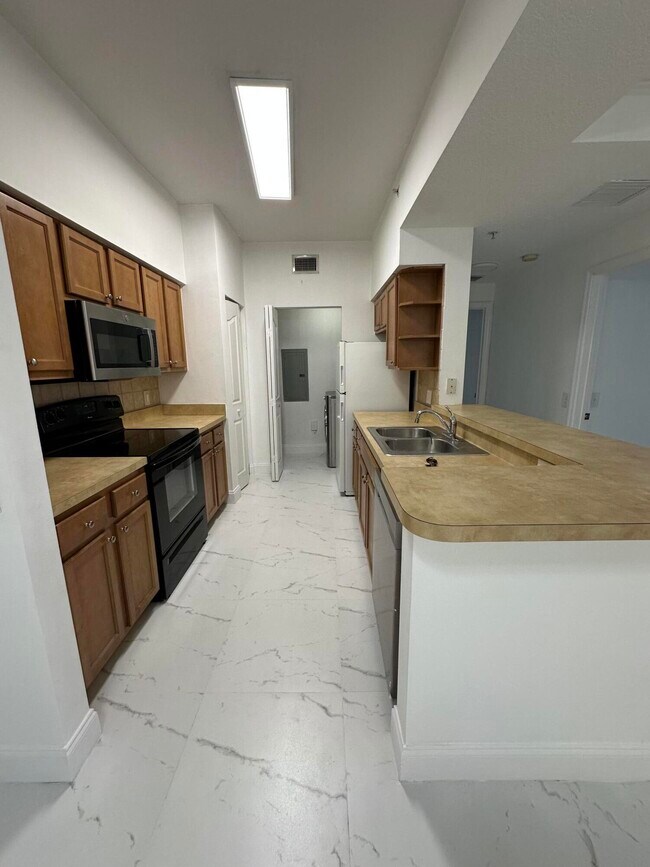 Building Photo - 9873 Baywinds Blvd