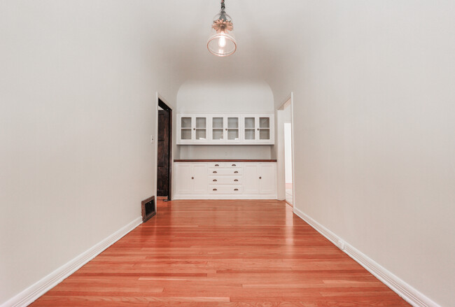 Building Photo - 139 N Orange Dr