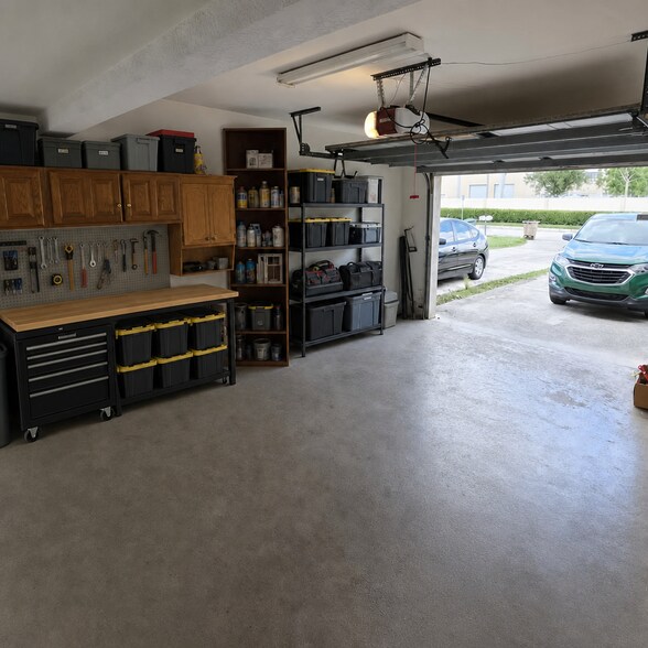 Garage *This Photo is Virtually Staged* - 1124 SE 6th Ave