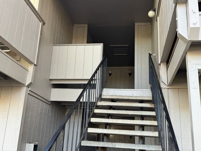 Building Photo - Upstairs 2 bedroom condo with washer and d...