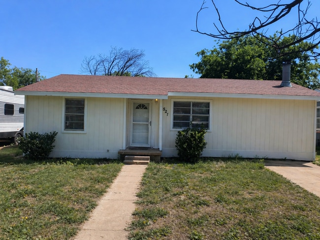 Building Photo - Charming Newly Remodeled 3 bedroom, 2 bath home COMING SOON!