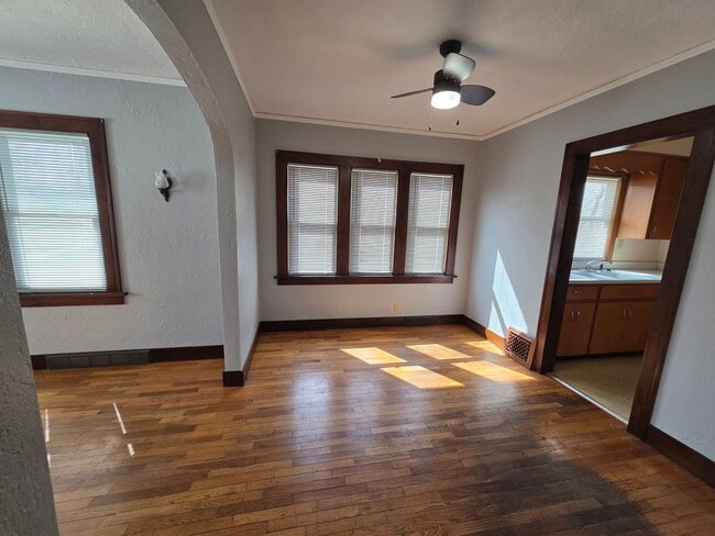 Building Photo - Charming 2-bedroom, 2-bath home