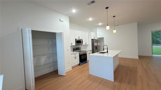 Building Photo - 7250 N Freeport Cir