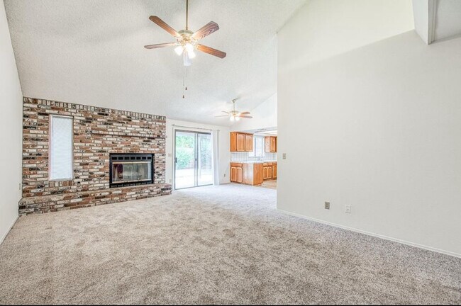 Building Photo - 6376 N Forestiere Ave