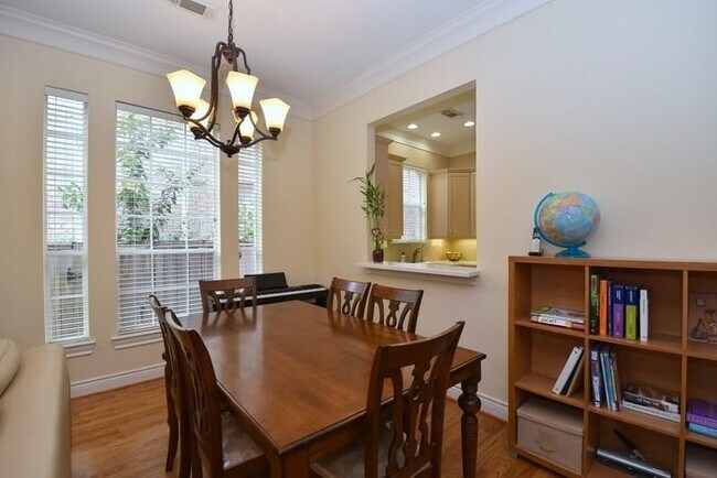 Building Photo - 6841 Staffordshire Blvd