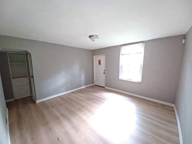 Building Photo - 10179 Bon Oak Dr