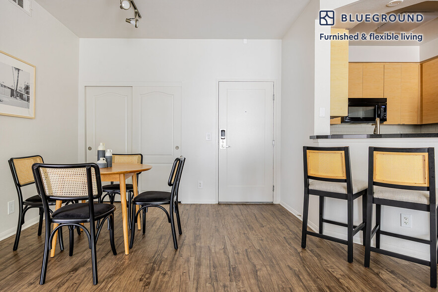 Building Photo - 13603 Marina Pointe Dr