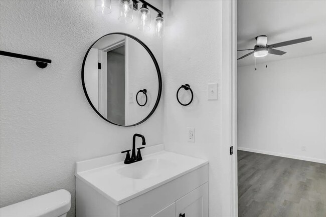 Building Photo - 108 Sparrow Way