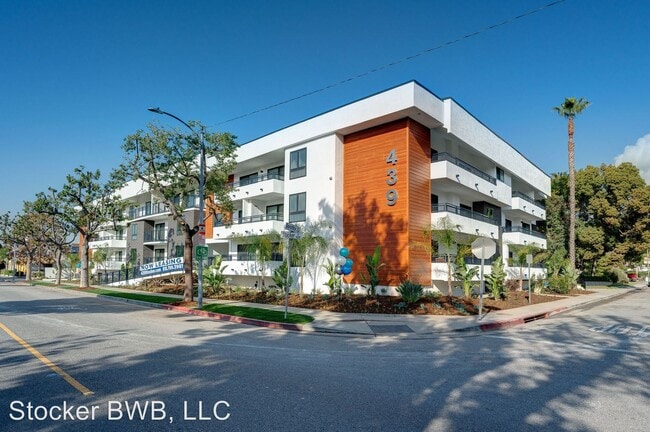 Building Photo - 439 W Stocker St