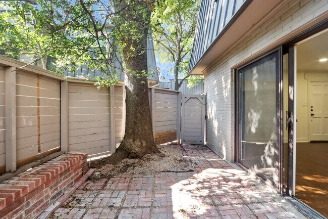 Building Photo - 2500 Steck Ave