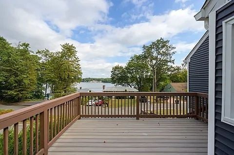 Building Photo - Home is completely renovated