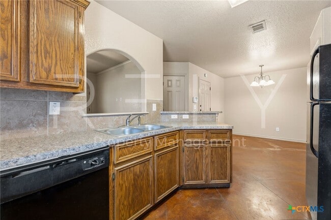 Building Photo - 603 B Karey Dr