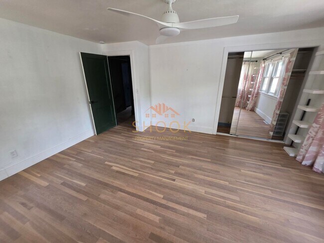 Building Photo - AVAILABLE JANUARY 2027 - BEAUTIFUL AND UNIQUE 4 BR HOME ACROSS CAMPUS