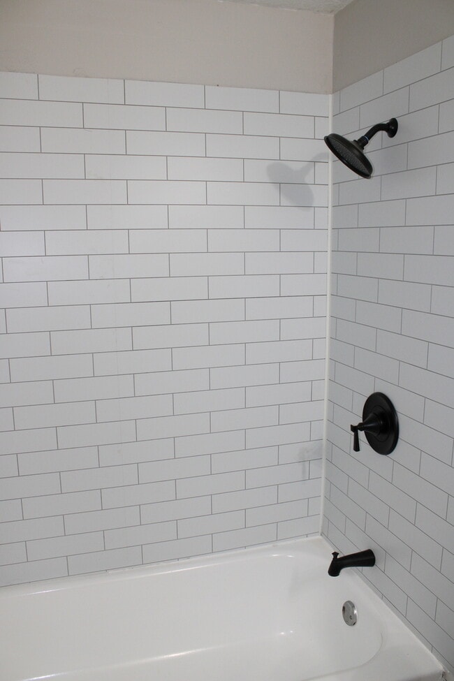 Building Photo - 2bed 1 bath in Independence off Chrysler