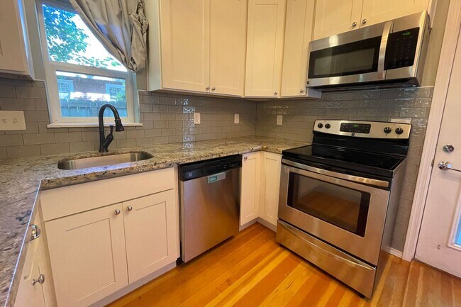 Building Photo - Charming Kenton Bungalow with Large Fenced Yard, Central A/C, Washer/Dryer