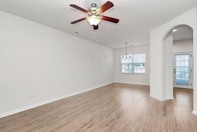 Building Photo - Gorgeous 3BD/2.5BA Townhome in Steele Creek's Lions Gate Community!