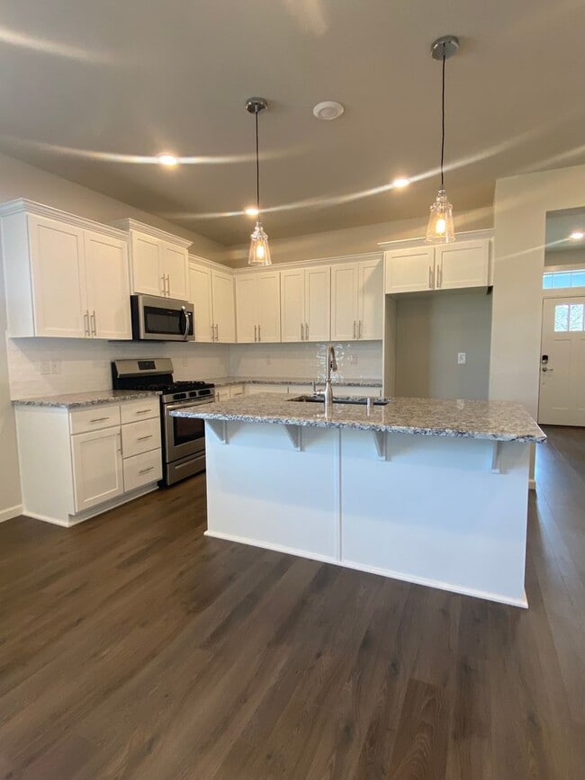 Building Photo - LONGVIEW AREA RANCH STYLE HOME ON LARGE CO...