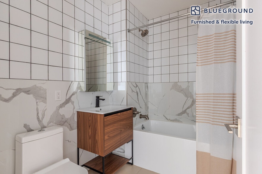 Building Photo - 68 Gold St