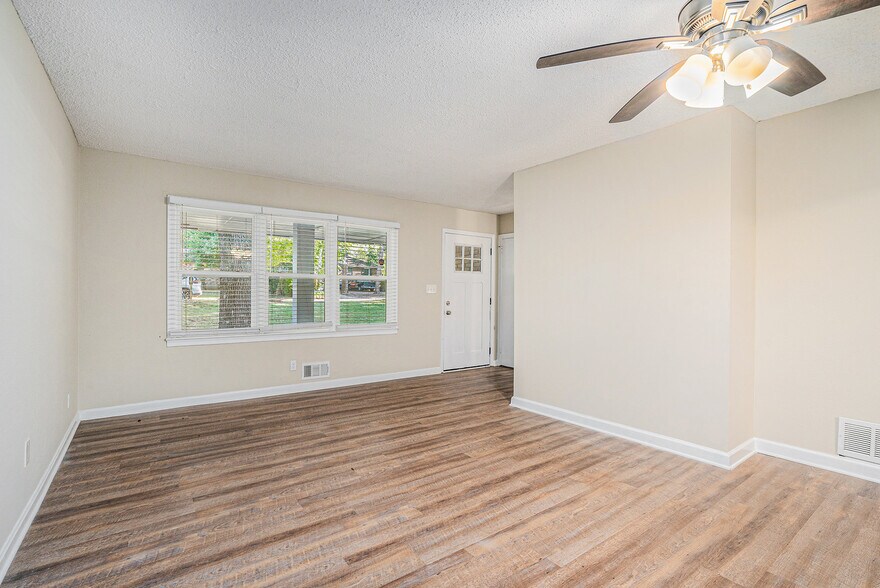 Building Photo - 2519 Brentwood Rd