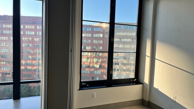 Building Photo - 1133 14th St NW