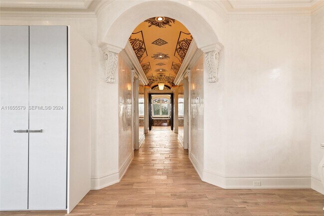 Building Photo - 2306 Bay Dr