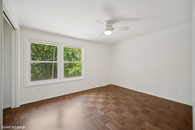 Building Photo - 160 N Forest View Dr