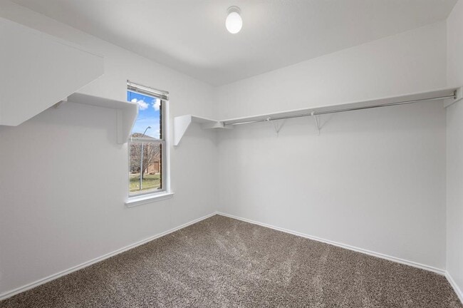 Building Photo - 1635 Bayland St