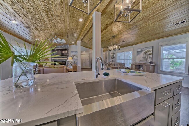 Building Photo - 263 Lullwater Dr