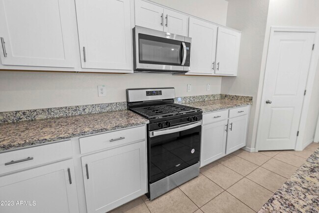 Building Photo - 5733 W Coplen Farms Rd