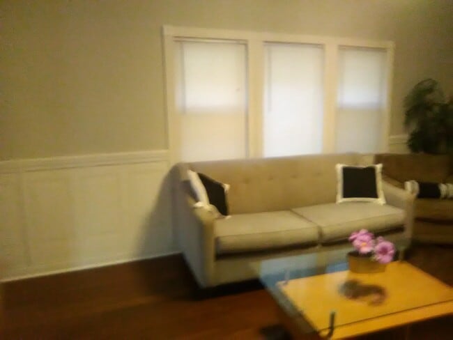 Building Photo - 1846 N Mozart St